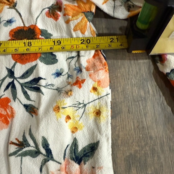 St. John's Bay Floral Blouse - White, Orange, Blue. Rayon size large - Picture 9 of 16